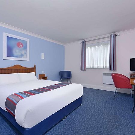 Travelodge Bromsgrove Marlbrook 客房 照片