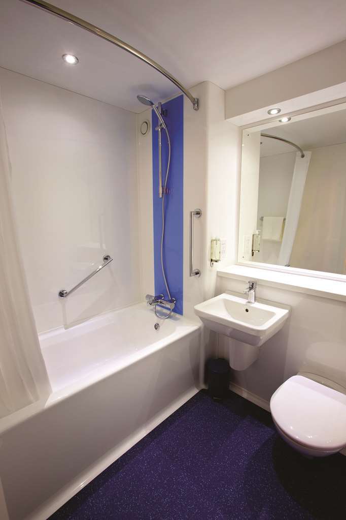 Travelodge Bromsgrove Marlbrook 客房 照片